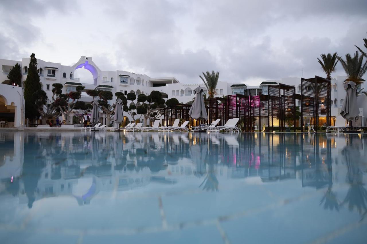 The Mirage Resort & Spa Hammamet Exterior foto The swimming pool at the hotel