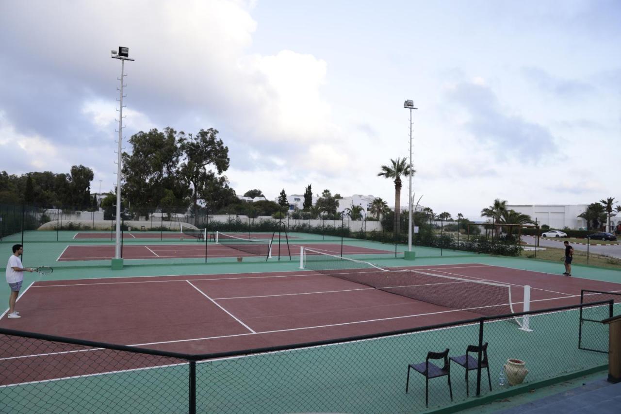 The Mirage Resort & Spa Hammamet Exterior foto Tennis courts at the La Jolla Tennis Club